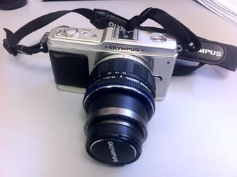 Olympus PEN EP1 with Zuiko 14-42mm lense rarely used "mint condition" 2