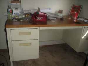 Moving out sales: Computer table with chair 2