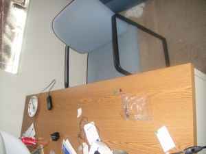 Moving out sales: Computer table with chair 3