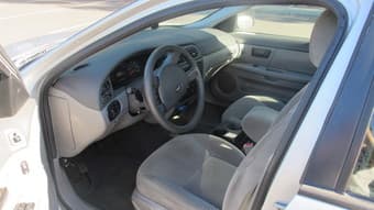 Moving out of country sale -- 2004 Ford Taurus SE   $2,200 3