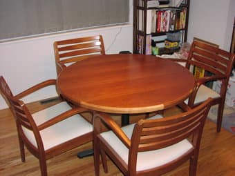 Round table and four chairs for sale 1