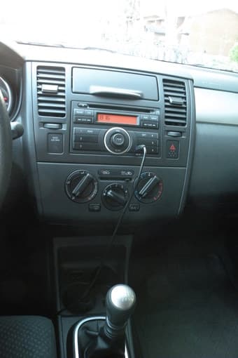 Nissan Versa 1.8 S - Manual - $14,490 1