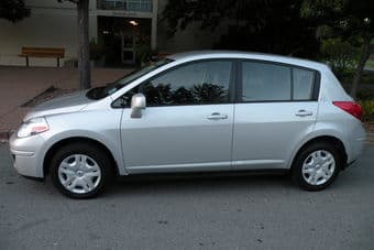 Nissan Versa 1.8 S - Manual - $14,490 2