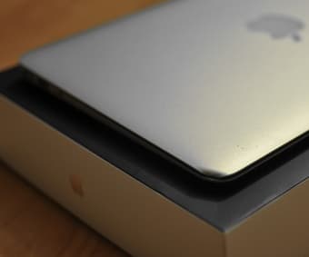 2010 11" macbook air, 1.4ghz/64gb ssd/2gb ram - $650 3