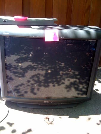 32" TV $20 OBO 1