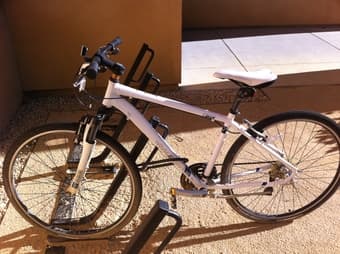 MOVING SALE $200--ALMOST NEW! RALEIGH 10 MISCEO 1.0 45CM WHITE BIKE! 1