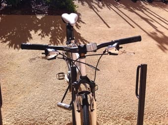 MOVING SALE $200--ALMOST NEW! RALEIGH 10 MISCEO 1.0 45CM WHITE BIKE! 2
