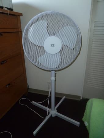 Desk & table lamps, fan, humidifier 3