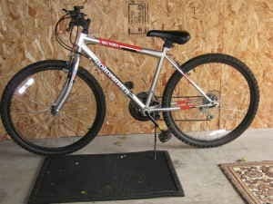 2 mountain bikes for $25 2