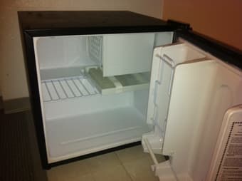 Compact Refrigerator (Freezer with ice cube tray) 1