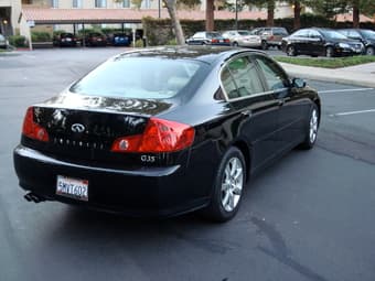 2005 Black Infiniti G35 Sedan $14'500 3