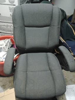 Office chair big and comfi ($40) 1