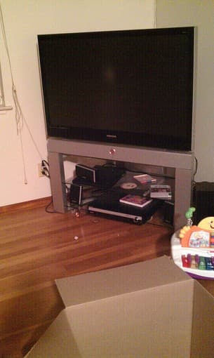 2 TVs flat screen with corner table / stand to save room - from 69$ 1