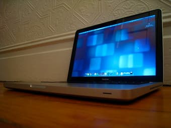 aluminum unibody 13" apple macbook with OS X LION - $680 OBO 1