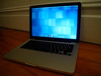 aluminum unibody 13" apple macbook with OS X LION - $680 OBO 3