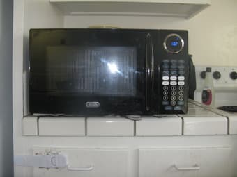 Sunbeam 0.9cu ft microwave ($25) 2
