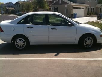 Wonderful, cheap, student car for sale!! 2003, Ford Focus! 1
