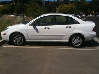 Wonderful, cheap, student car for sale!! 2003, Ford Focus! 3