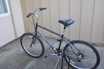 Raleigh bike for sale (perfect for someone tall!) 1