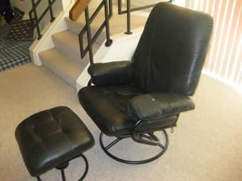 Black Recliner Swivel chair with ottman $50 1
