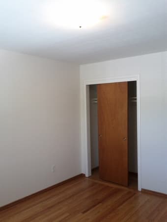 Big room, queen sized bed, big desk, near campus $55,avail 9/23 - 10/6 3