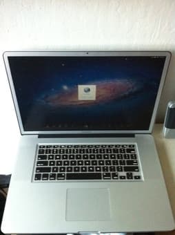 Apple MacBook Pro 17 inch - $1550 1