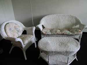 adorable wicker set for sale! ($150) 1