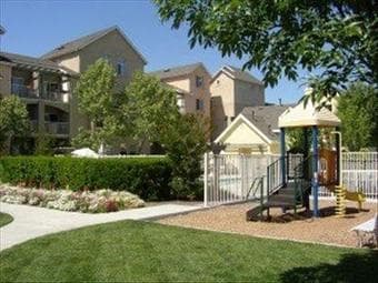 furnished 2 bed 2 bath condo for 6 to 9 months nr train, bus, shopping 2