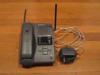 Sony cordless phone with built-in answering machine - $30 1