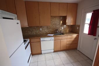 Wonderful, large room available from Nov 22nd to Nov. 27th, 60$ 3
