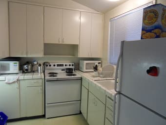 EV low rise apartment available! (12/21 – 1/6) 1
