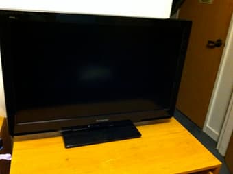 Panasonic VIERA TC-L32C3 32-Inch 720p LCD HDTV  -  $300 OBO 1