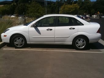 Wonderful, cheap, student car for sale!! 2003, Ford Focus! 1