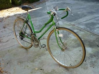 Women's Vintage Schwinn Varsity Green Bike 1