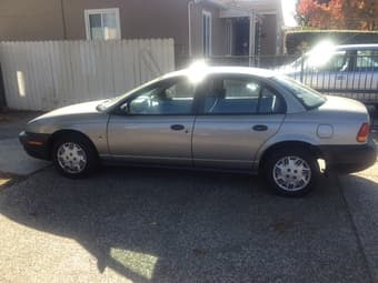 1999 Saturn SL1 runs great 1