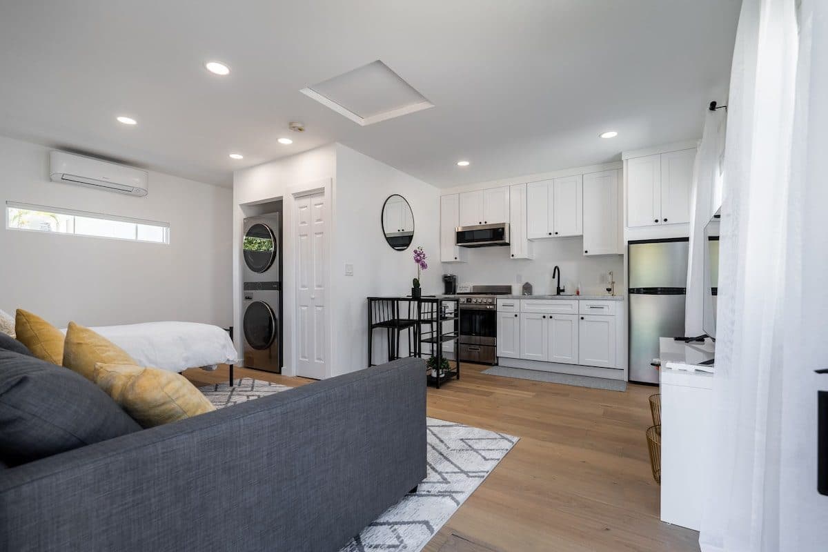 Modern Studio in Los Angeles 2