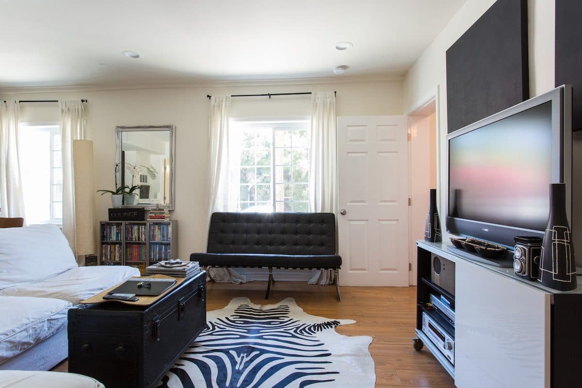 Bright Hollywood Studio near Bowl/New Vinyl Dstrct 2