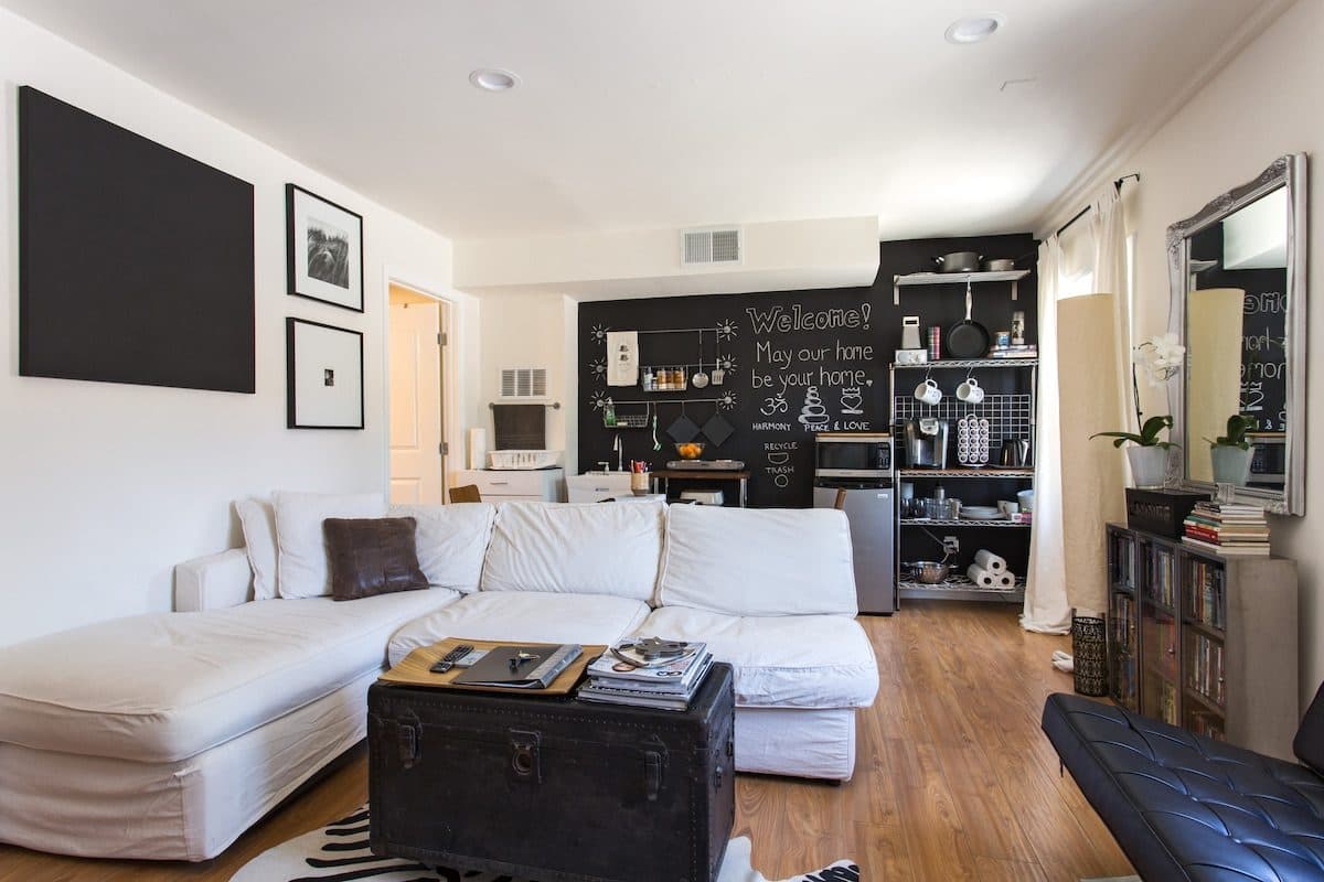 Bright Hollywood Studio near Bowl/New Vinyl Dstrct 1
