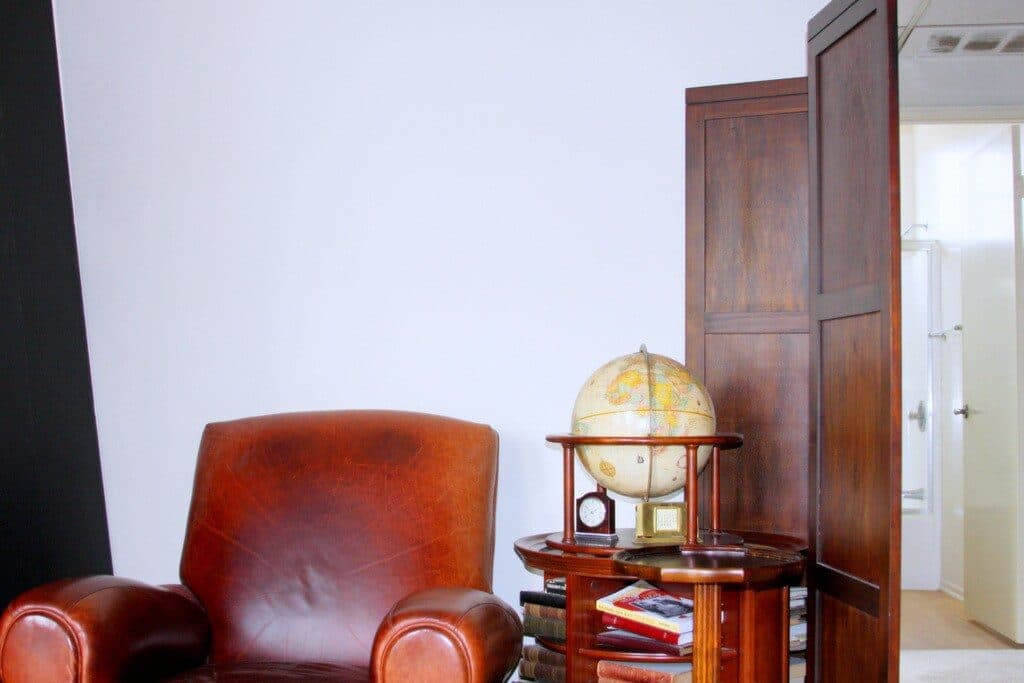 Run Runyon, Beaut Furn Mirror Mini-Suit w/ Firplc! 3