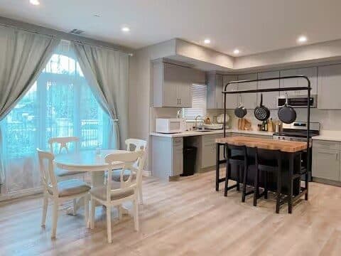 Private Suite Room F | Free Wi-Fi | Share Kitchen 1