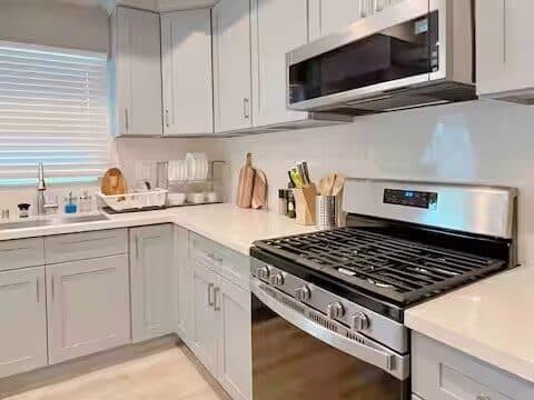 Private Suite Room F | Free Wi-Fi | Share Kitchen 2