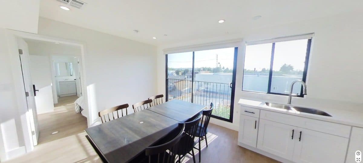 Top floor room with bath in 4B unit! Near USC E1 3