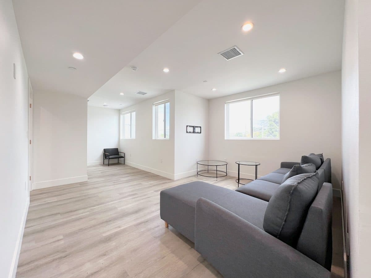 USC Safe Zone |Corner View| Private Bed & Bath 1