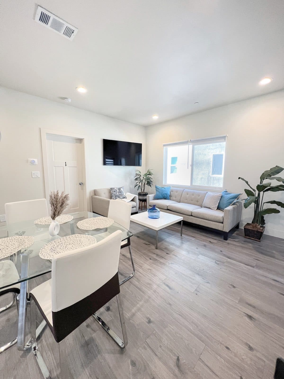#7-Suites@Roosevelt Park-private suite with bath 1