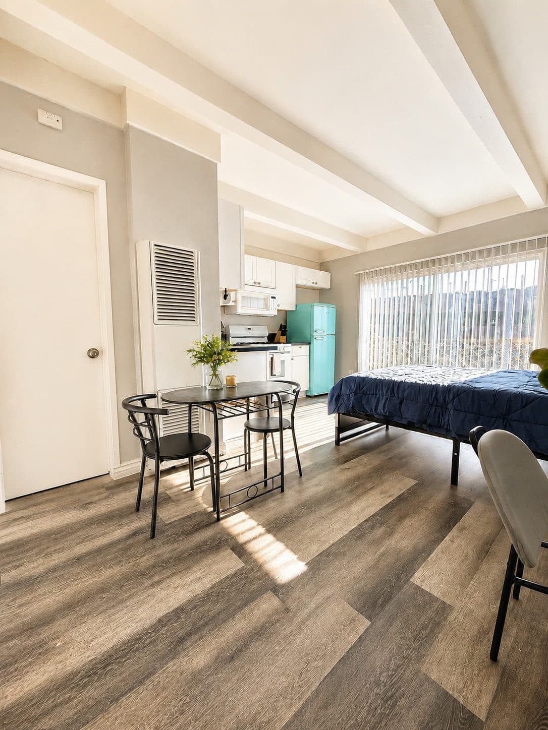 Comfortable Koreatown Studio Escape 1