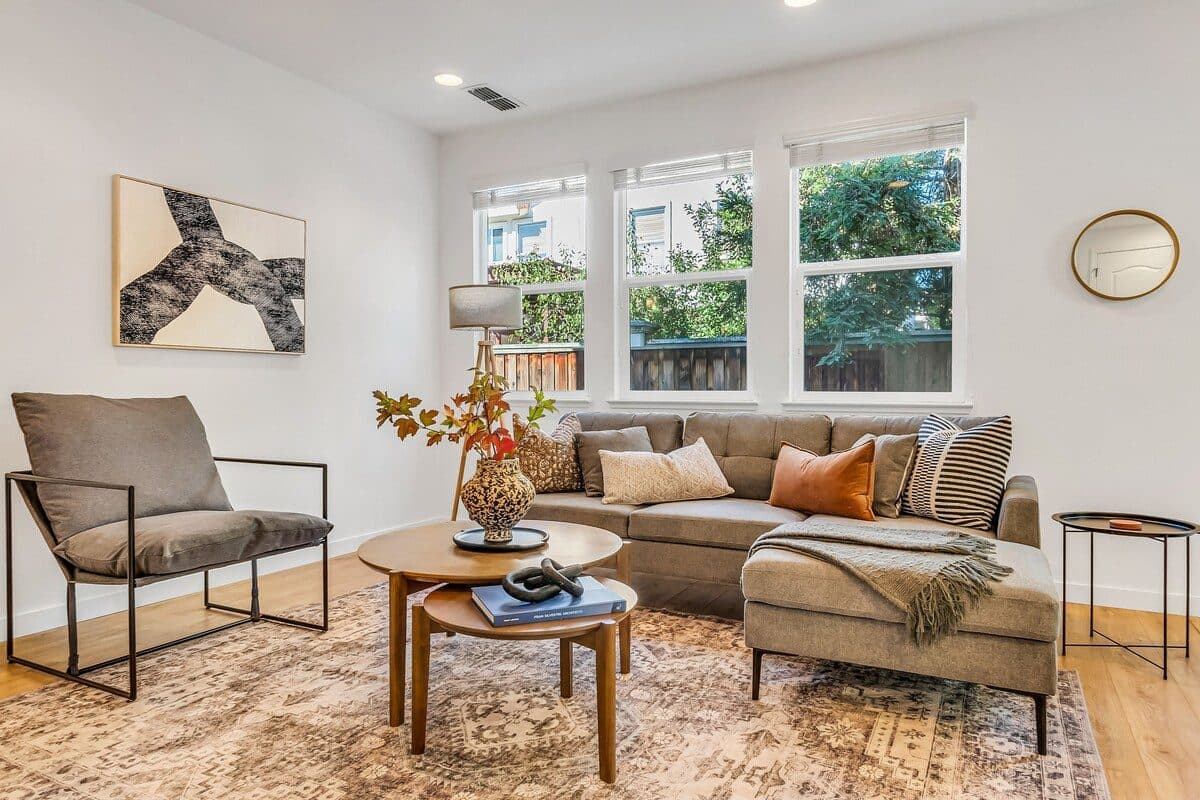 Relaxing Bedroom near Tech & Hospitals in San Jose 1