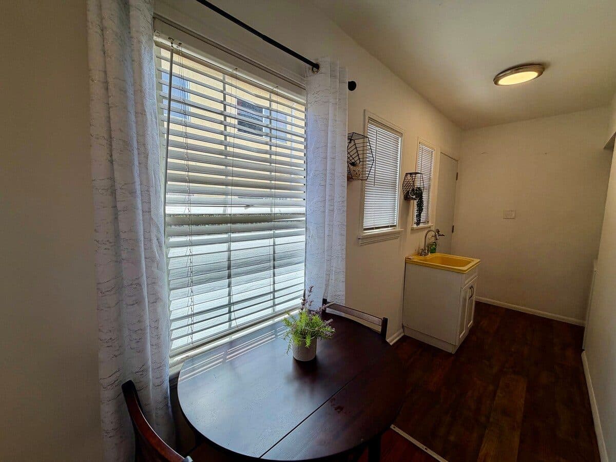 2214 Studio With laundary 1