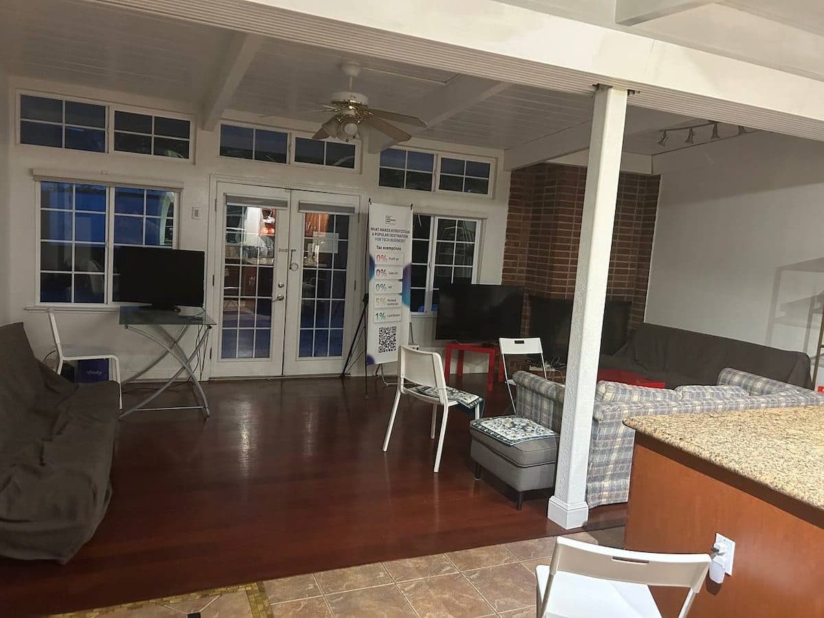 Shared room for men, pods (Olive Startup House) 1