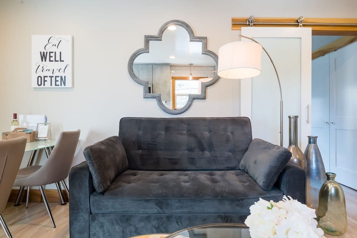 Carriage House Flat | Workspace | Outdoor Seating 1