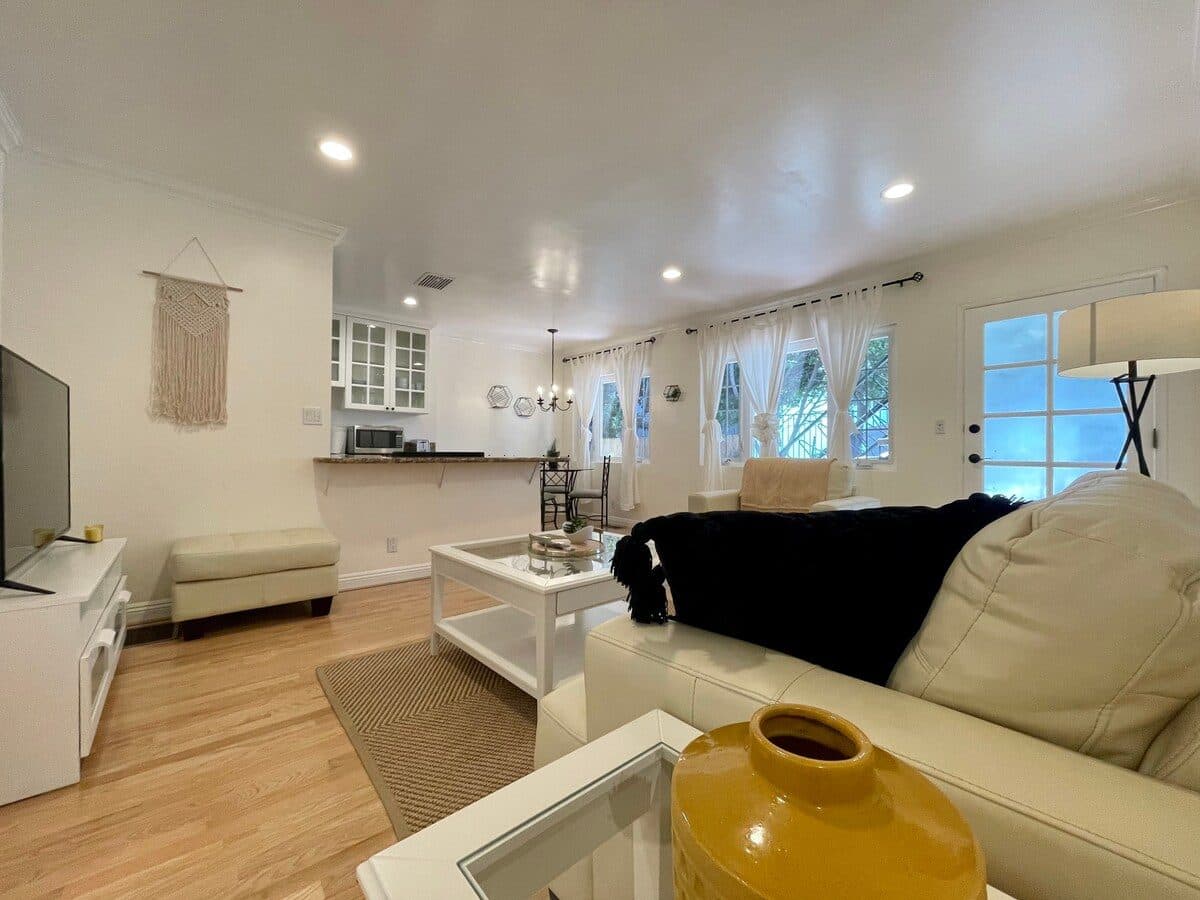 Charming Westwood 2Bed/1Bath w/ Central A/C 1